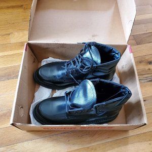 KNAPP BOOTS SIZE 7 - D WIDTH - NWOT